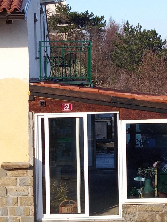 Apartments Pomjan Pogled Na Gore エクステリア 写真